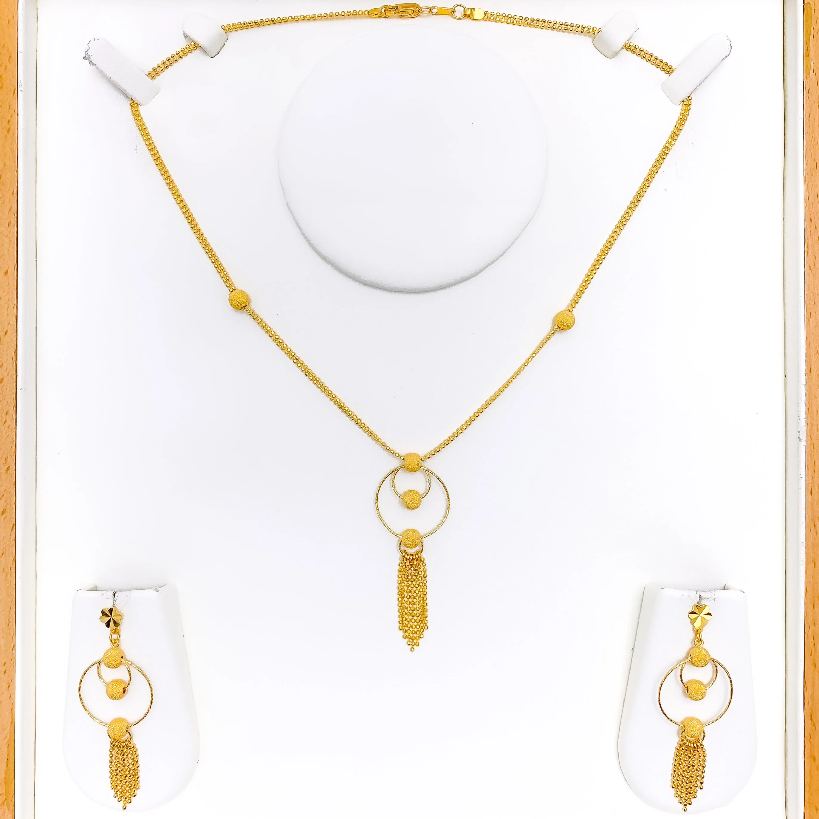Attractive Chandelier 22k Gold Set