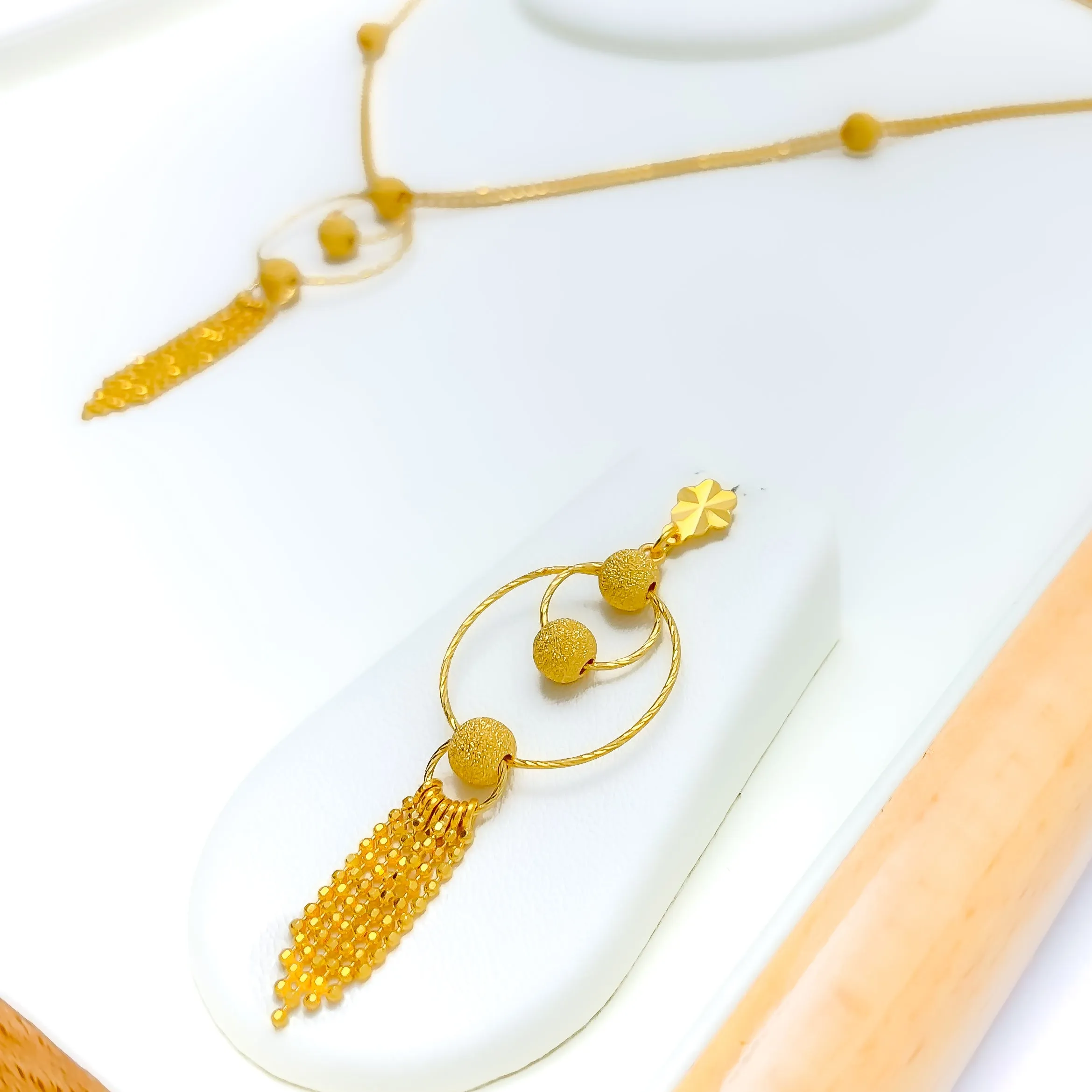 Attractive Chandelier 22k Gold Set