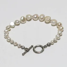 Graduated White Freshwater Pearls Bracelet