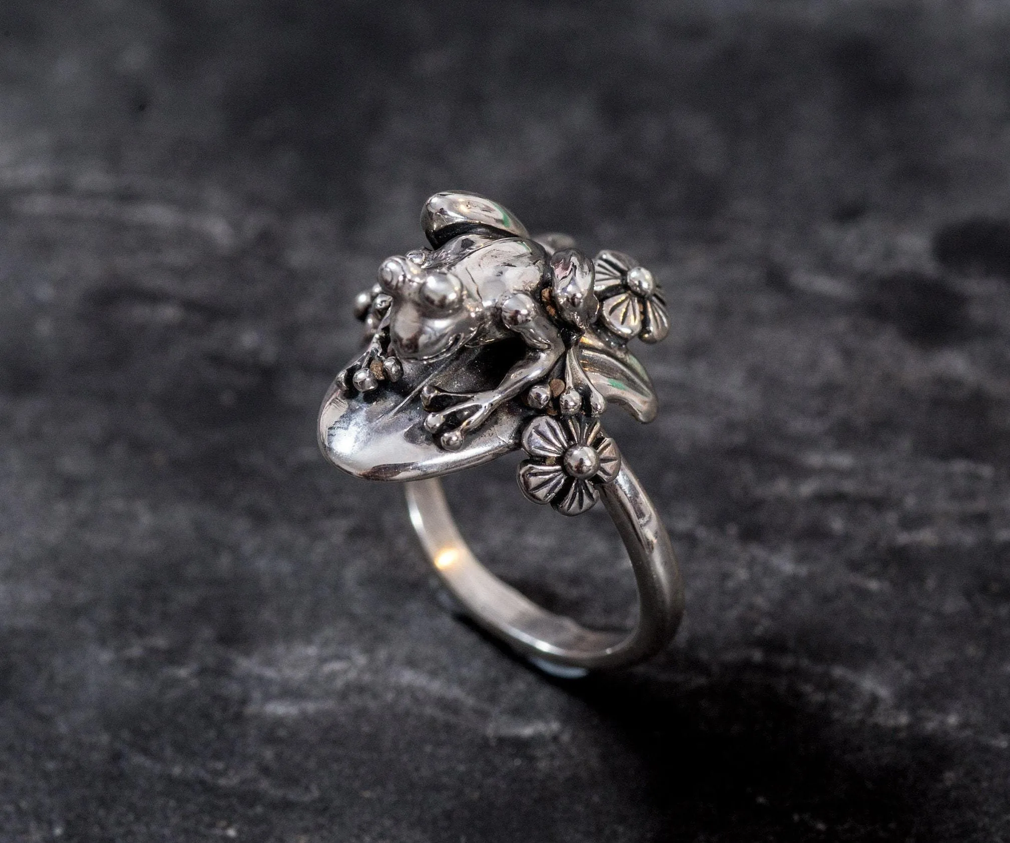 Silver Frog Ring - Small Frog Ring - Silver Animal Ring