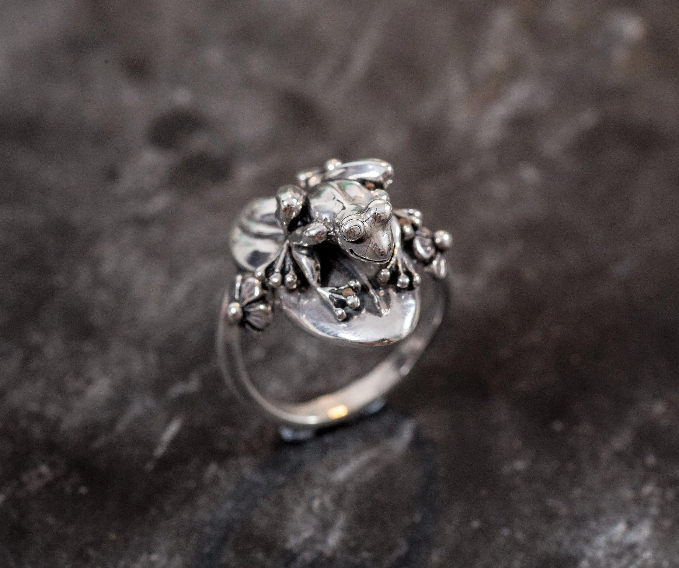 Silver Frog Ring - Small Frog Ring - Silver Animal Ring