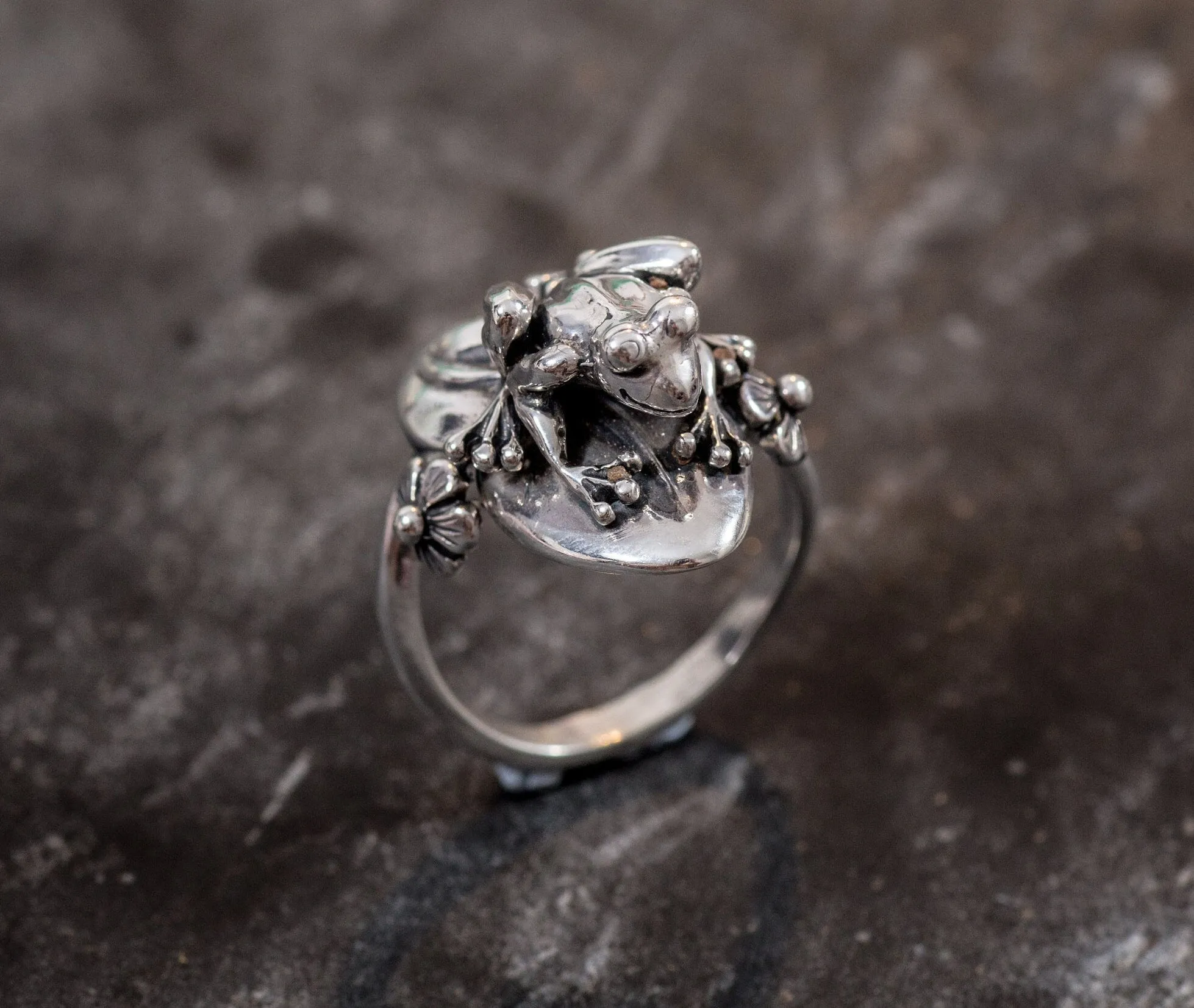 Silver Frog Ring - Small Frog Ring - Silver Animal Ring