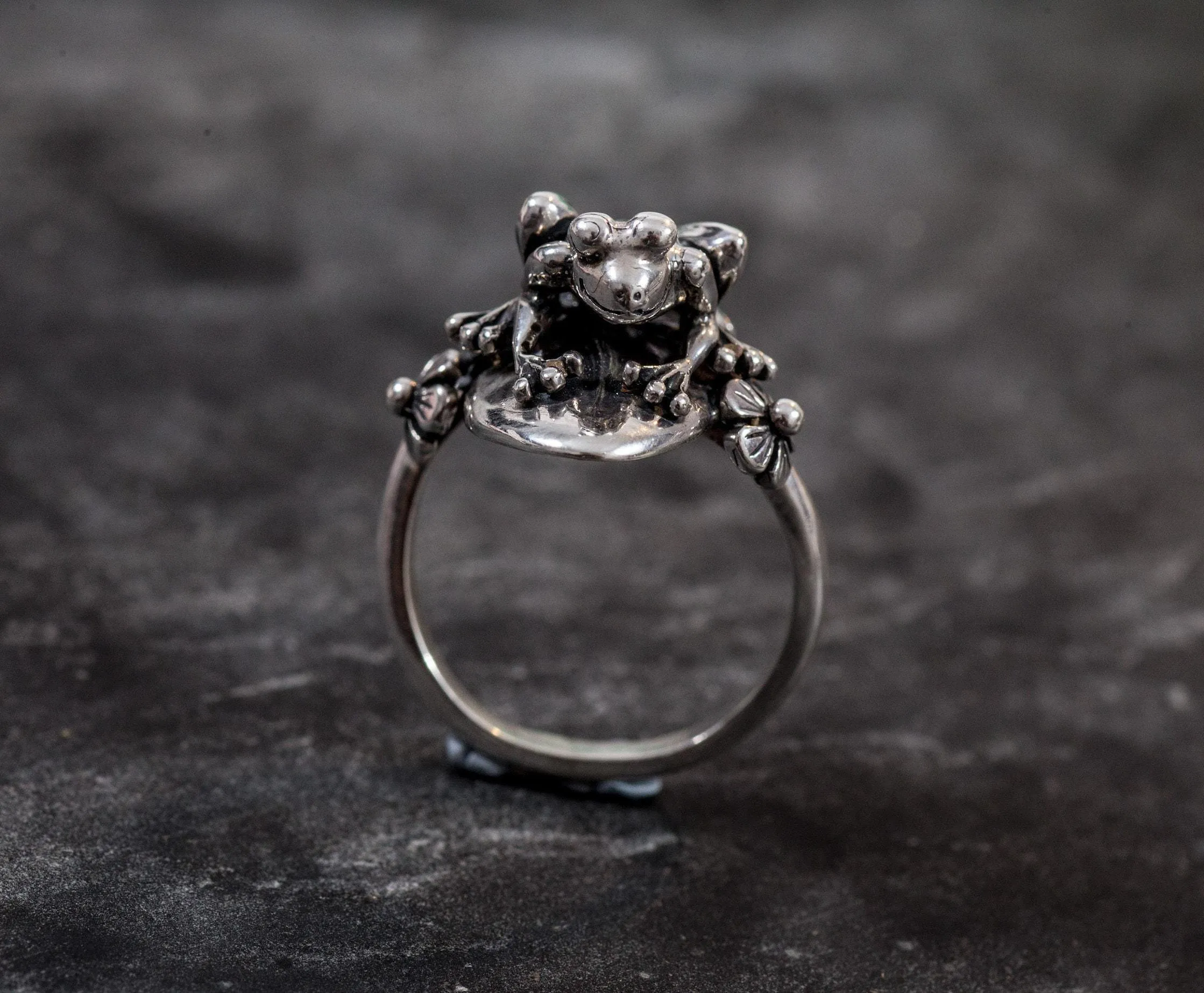 Silver Frog Ring - Small Frog Ring - Silver Animal Ring