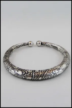 Vintage Embossed Silver Color Metal Bangle
